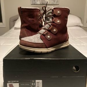 Sorel Joan Explorer Winter Boots Redwood Size 8.5  Gently used
